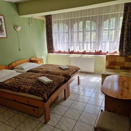 Roza Hotel Es Apartmanhaz Esztergom Exterior foto