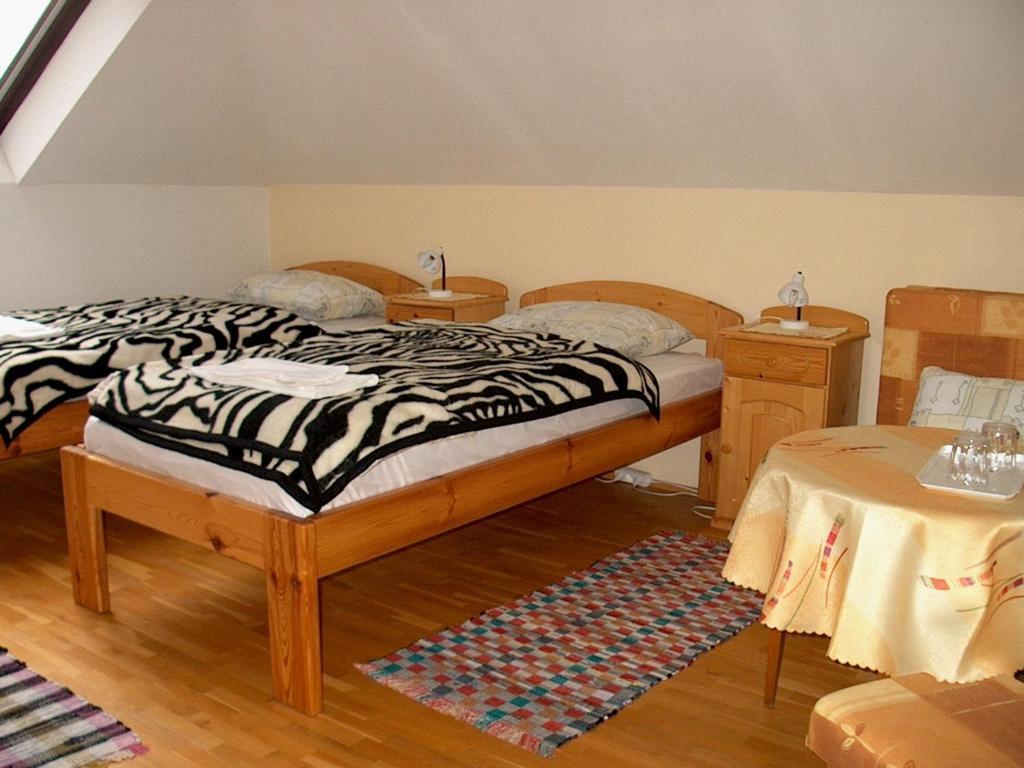 Roza Hotel Es Apartmanhaz Esztergom Zimmer foto