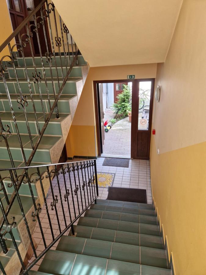 Roza Hotel Es Apartmanhaz Esztergom Exterior foto