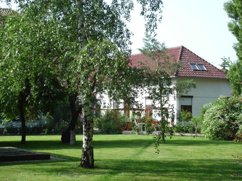 Roza Hotel Es Apartmanhaz Esztergom Exterior foto