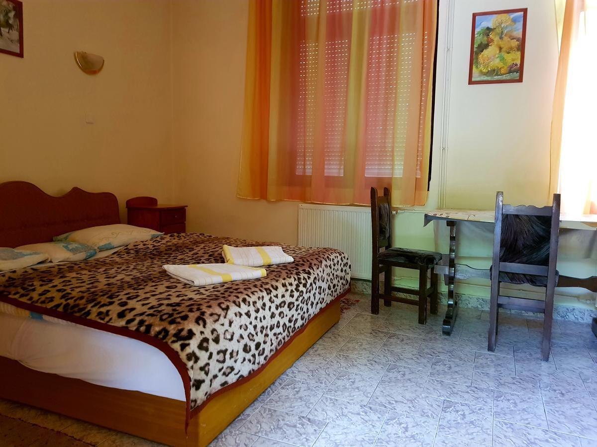 Roza Hotel Es Apartmanhaz Esztergom Exterior foto